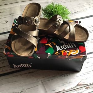 Judith Steffi pewter sandal in size 6